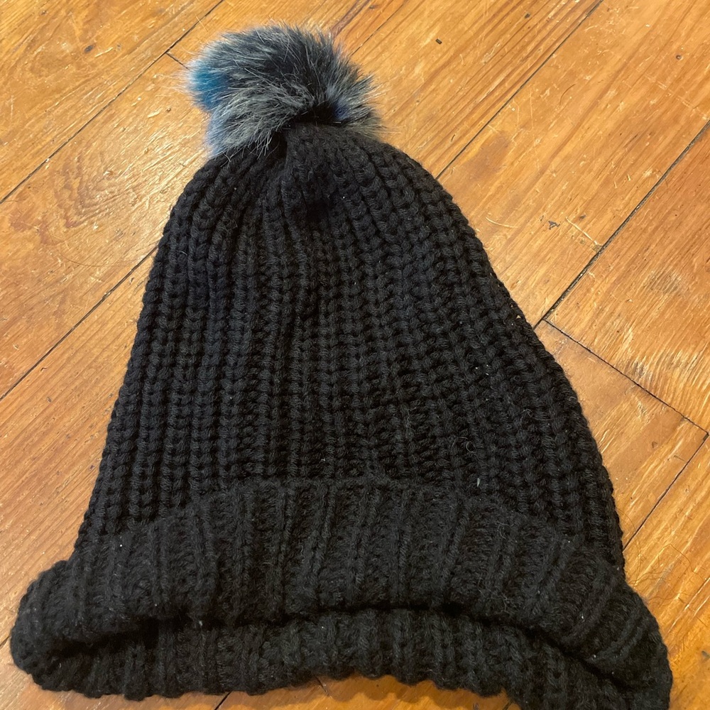 Black Pom Pom Knit Beanie